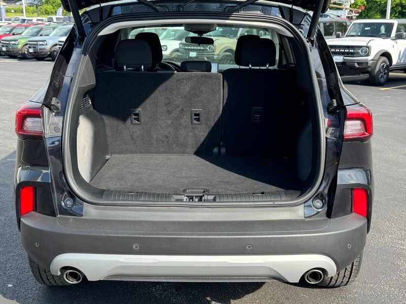 Ford Escape Vehicle Full-screen Gallery Image 05