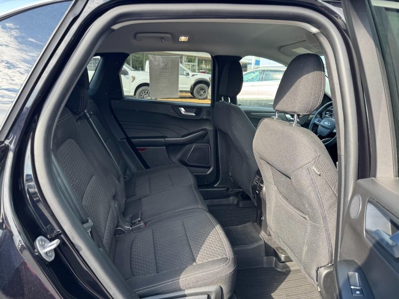 Ford Escape Vehicle Full-screen Gallery Image 10