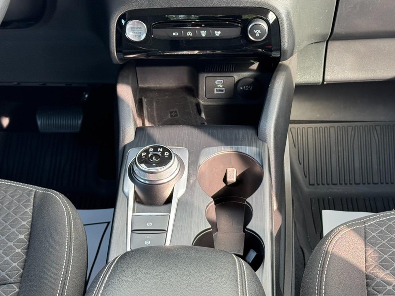 Ford Escape Vehicle Full-screen Gallery Image 14