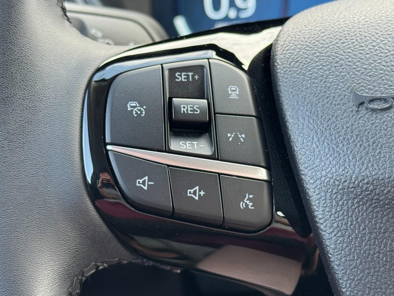 Ford Escape Vehicle Full-screen Gallery Image 17