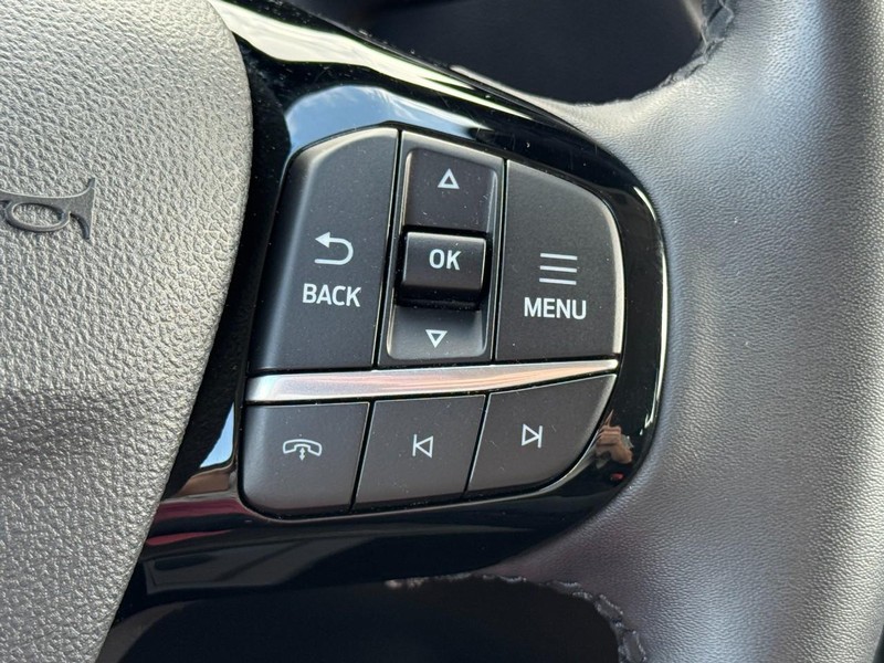 Ford Escape Vehicle Full-screen Gallery Image 18