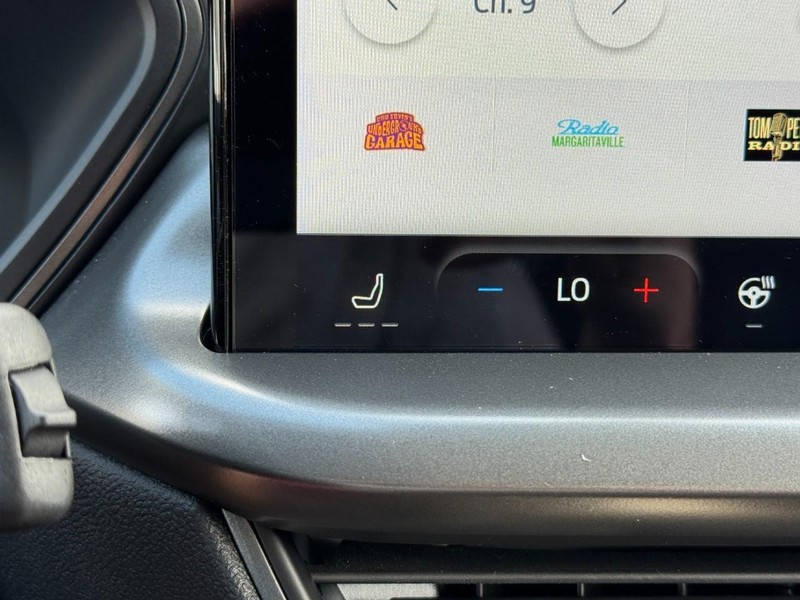 Ford Escape Vehicle Full-screen Gallery Image 21