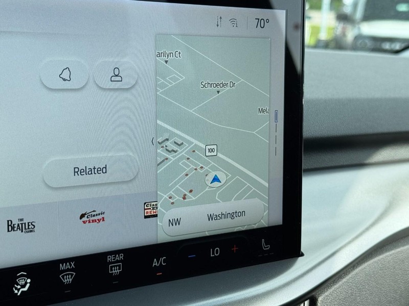 Ford Escape Vehicle Full-screen Gallery Image 22