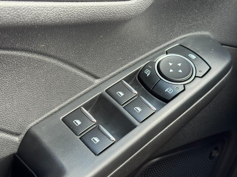 Ford Escape Vehicle Full-screen Gallery Image 24