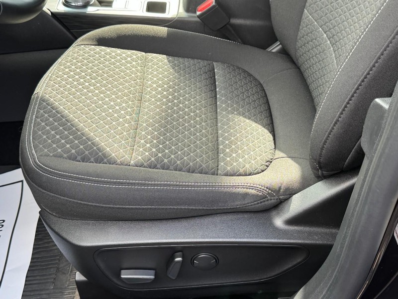 Ford Escape Vehicle Full-screen Gallery Image 25