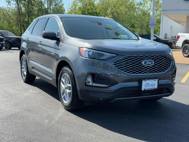 Ford Edge Vehicle Full-screen Gallery Image 02