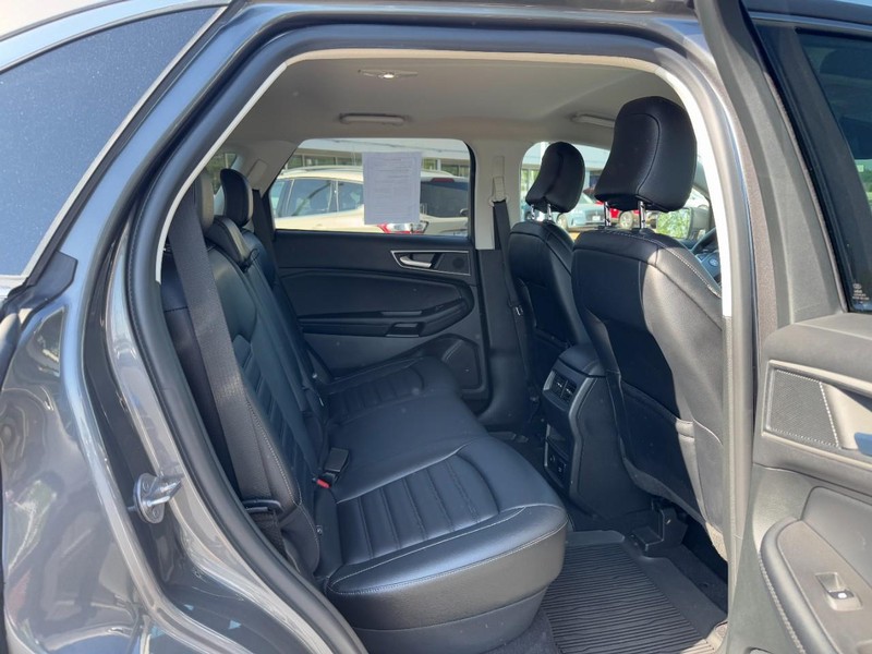 Ford Edge Vehicle Full-screen Gallery Image 10