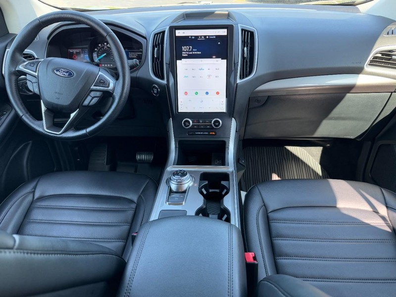 Ford Edge Vehicle Full-screen Gallery Image 11