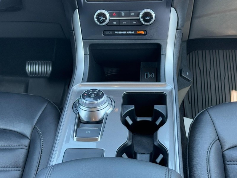 Ford Edge Vehicle Full-screen Gallery Image 14