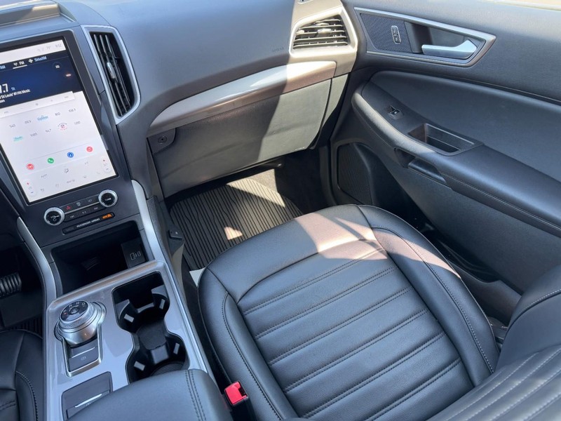 Ford Edge Vehicle Full-screen Gallery Image 15