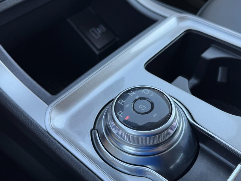 Ford Edge Vehicle Full-screen Gallery Image 19