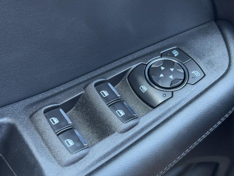 Ford Edge Vehicle Full-screen Gallery Image 22