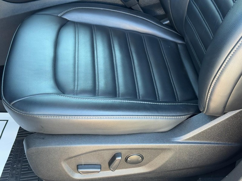 Ford Edge Vehicle Full-screen Gallery Image 23