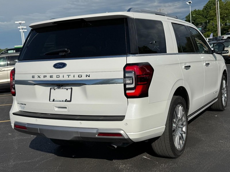 Ford Expedition Vehicle Full-screen Gallery Image 03