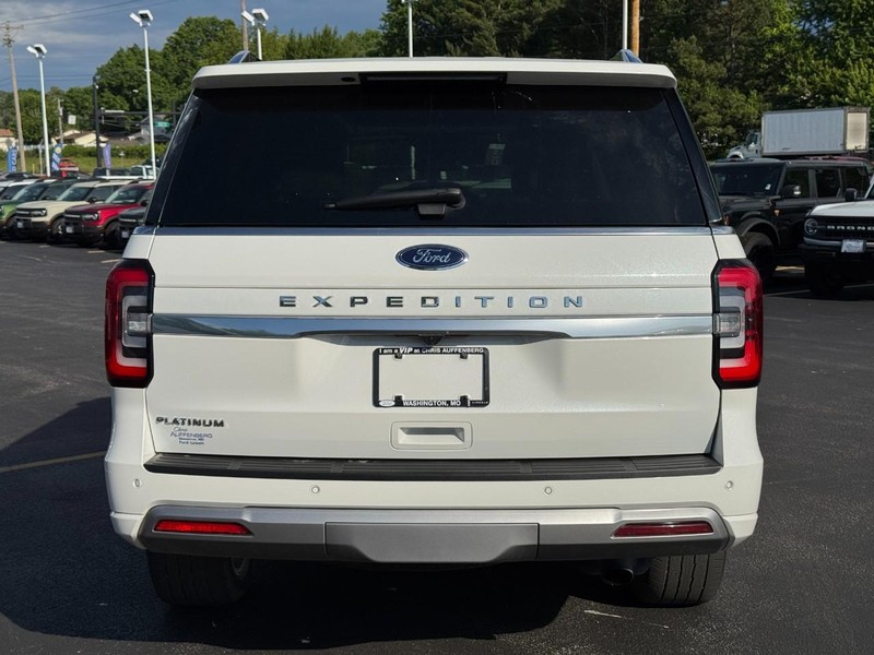Ford Expedition Vehicle Full-screen Gallery Image 04