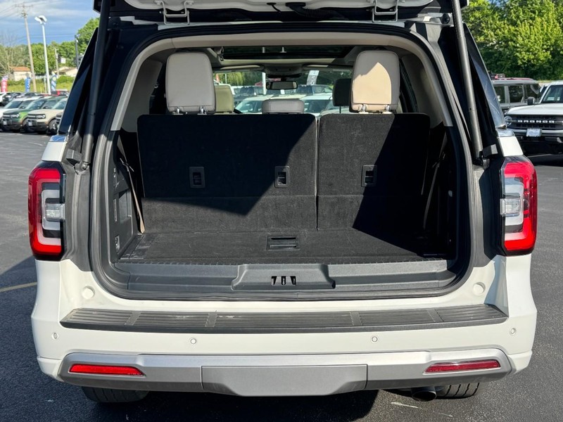 Ford Expedition Vehicle Full-screen Gallery Image 05