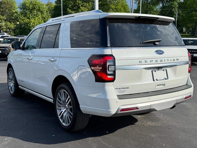 Ford Expedition Vehicle Full-screen Gallery Image 06