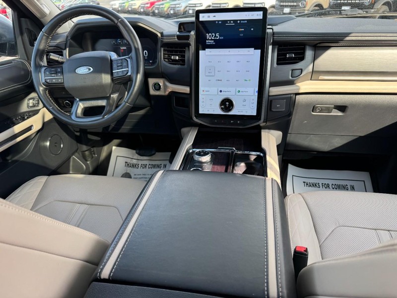 Ford Expedition Vehicle Full-screen Gallery Image 12