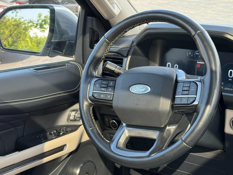 Ford Expedition Vehicle Full-screen Gallery Image 13