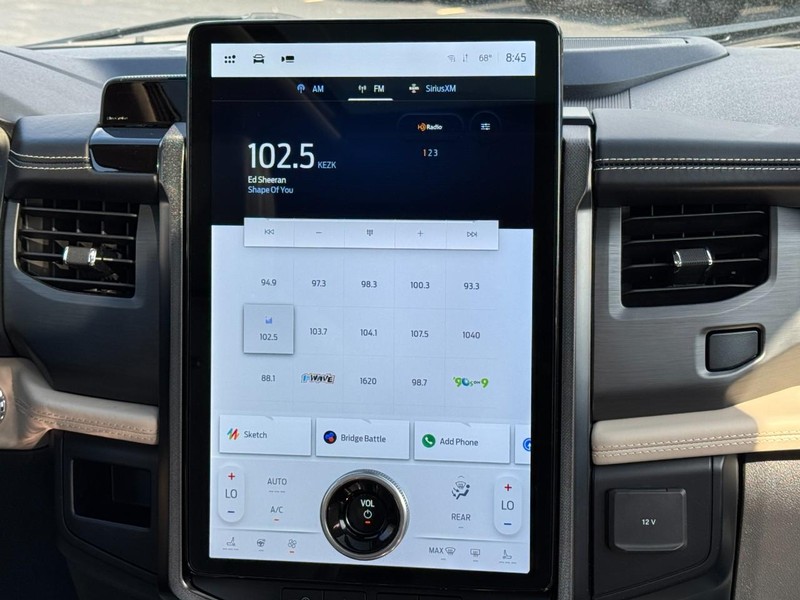 Ford Expedition Vehicle Full-screen Gallery Image 14