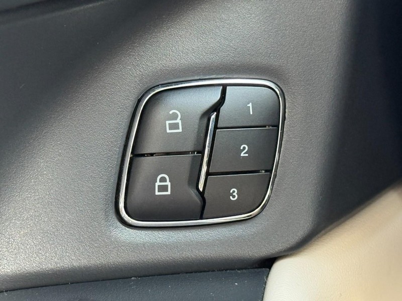 Ford Expedition Vehicle Full-screen Gallery Image 17