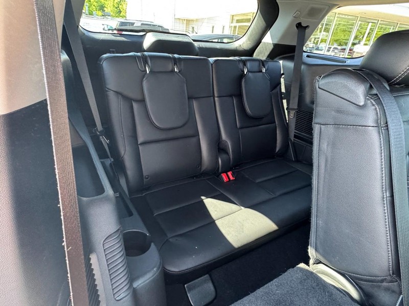 Ford Explorer Vehicle Full-screen Gallery Image 11