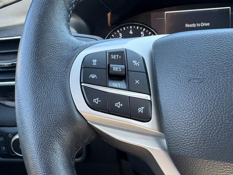 Ford Explorer Vehicle Full-screen Gallery Image 18