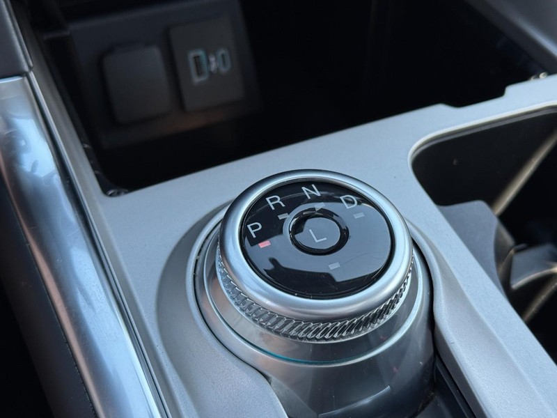 Ford Explorer Vehicle Full-screen Gallery Image 21