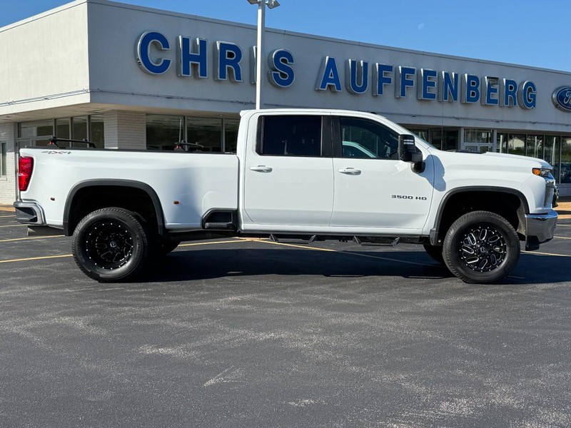 Chevrolet Silverado 3500HD Vehicle Full-screen Gallery Image 01