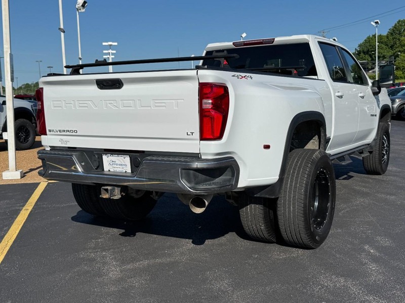 Chevrolet Silverado 3500HD Vehicle Full-screen Gallery Image 03