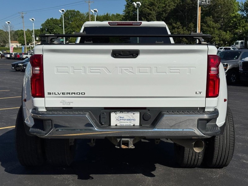 Chevrolet Silverado 3500HD Vehicle Full-screen Gallery Image 04