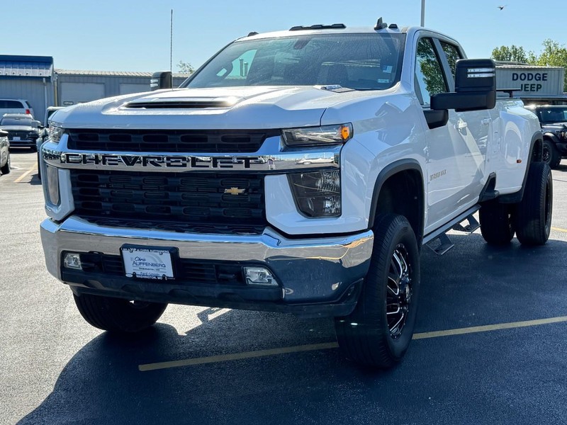 Chevrolet Silverado 3500HD Vehicle Full-screen Gallery Image 08