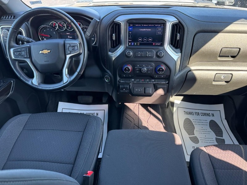 Chevrolet Silverado 3500HD Vehicle Full-screen Gallery Image 11