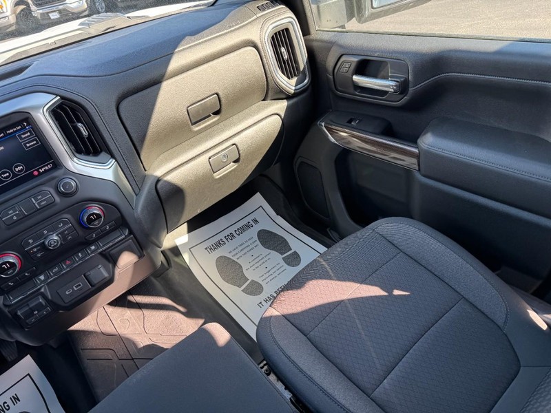 Chevrolet Silverado 3500HD Vehicle Full-screen Gallery Image 15