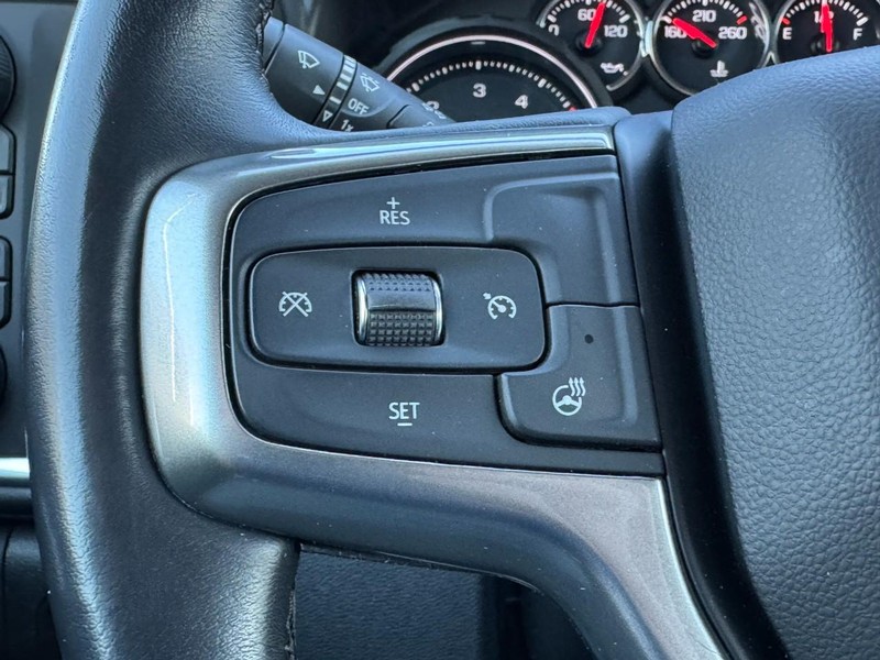 Chevrolet Silverado 3500HD Vehicle Full-screen Gallery Image 16