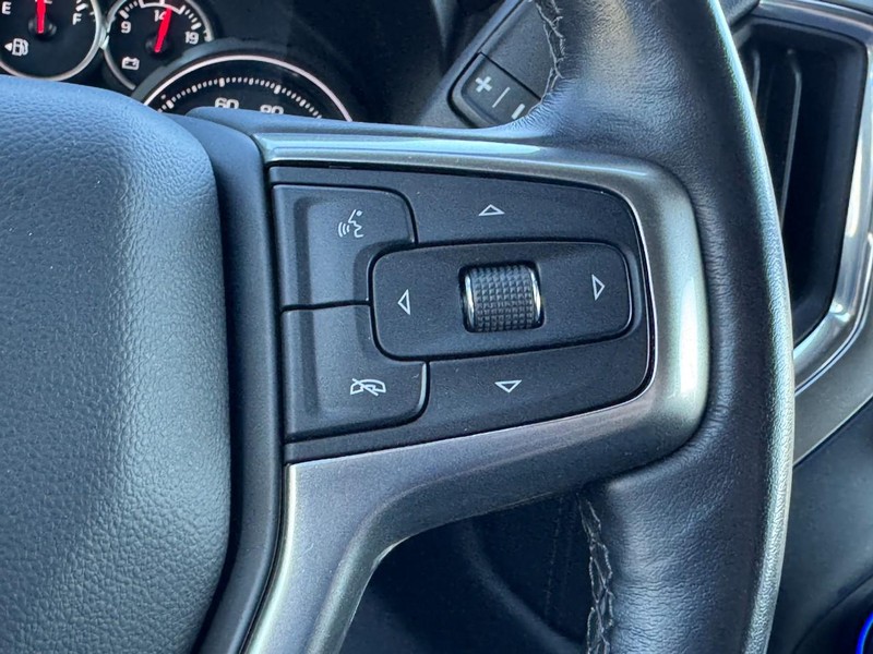 Chevrolet Silverado 3500HD Vehicle Full-screen Gallery Image 17