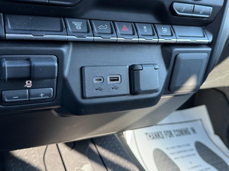 Chevrolet Silverado 3500HD Vehicle Full-screen Gallery Image 19
