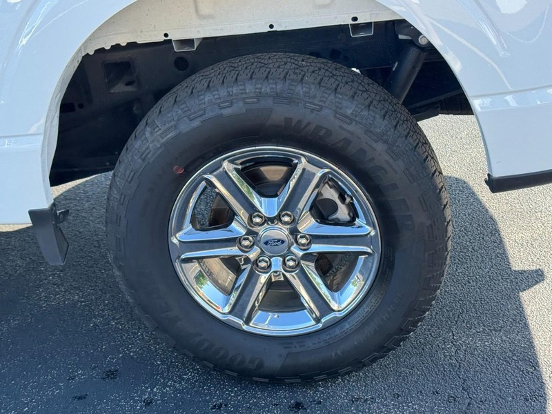 Ford F-150 Vehicle Full-screen Gallery Image 07