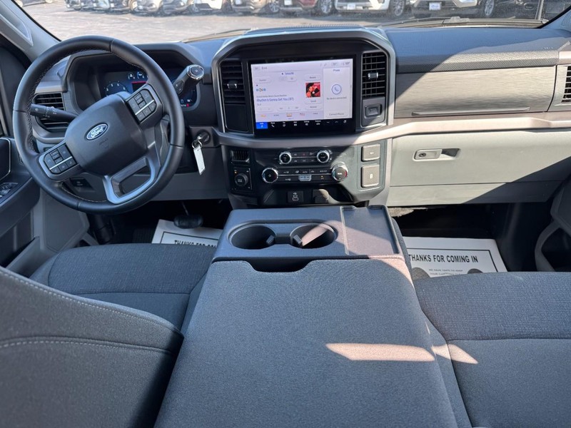 Ford F-150 Vehicle Full-screen Gallery Image 11