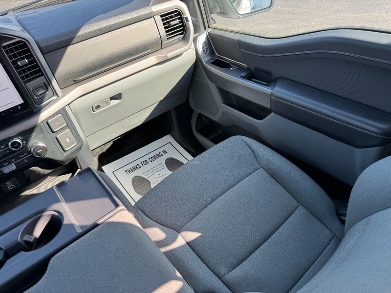 Ford F-150 Vehicle Full-screen Gallery Image 15
