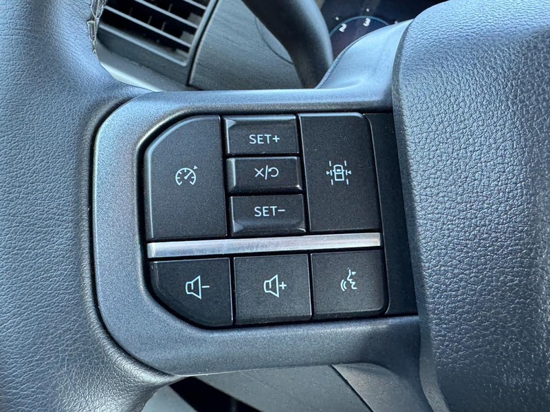 Ford F-150 Vehicle Full-screen Gallery Image 16