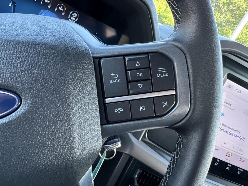 Ford F-150 Vehicle Full-screen Gallery Image 17