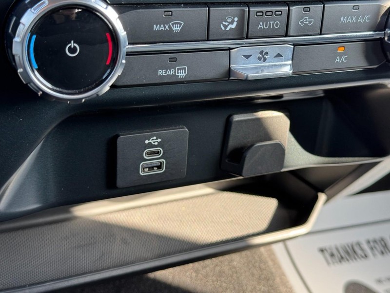 Ford F-150 Vehicle Full-screen Gallery Image 18