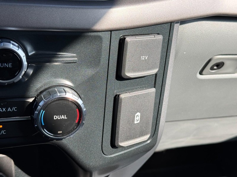 Ford F-150 Vehicle Full-screen Gallery Image 19