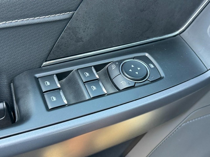Ford F-150 Vehicle Full-screen Gallery Image 21
