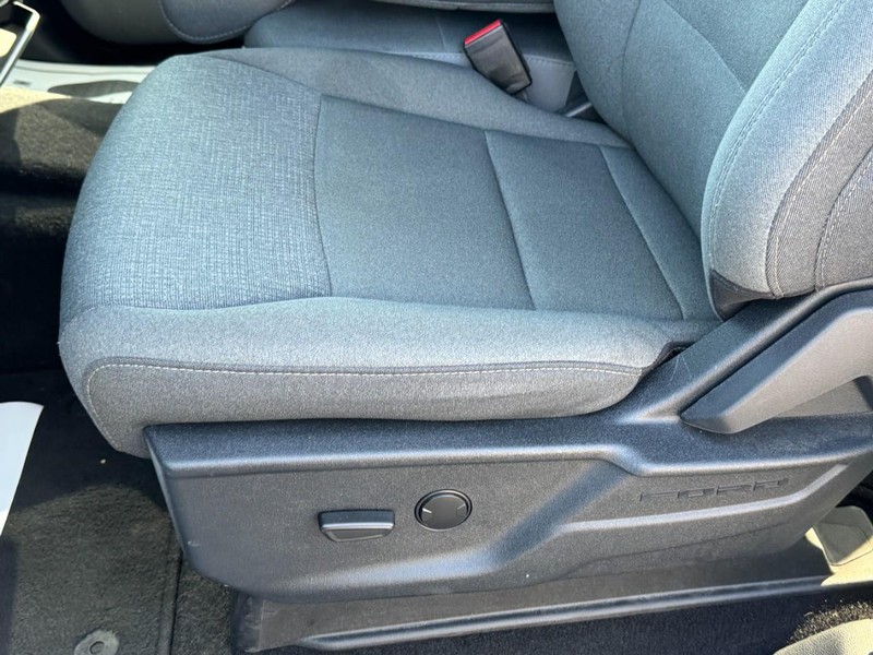 Ford F-150 Vehicle Full-screen Gallery Image 22