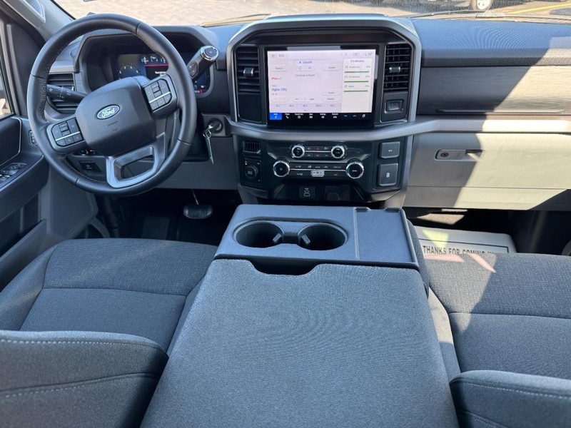 Ford F-150 Vehicle Full-screen Gallery Image 11