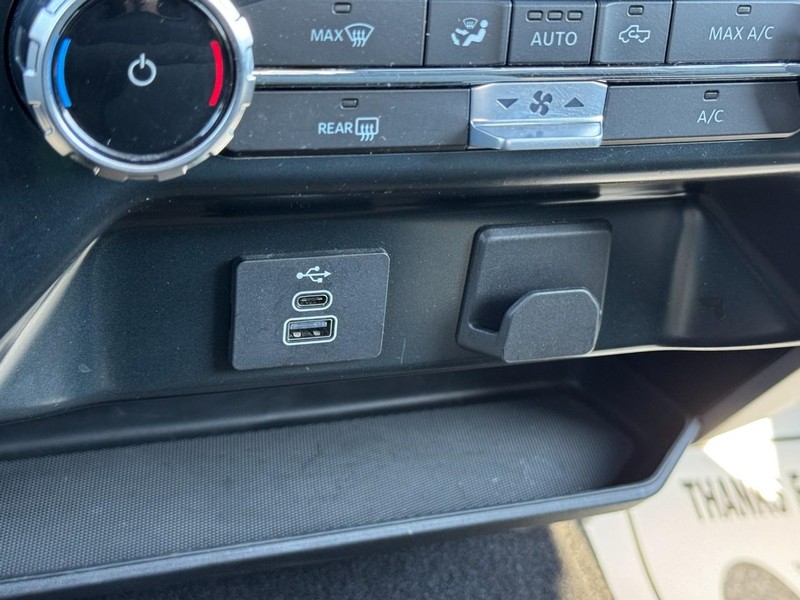 Ford F-150 Vehicle Full-screen Gallery Image 19