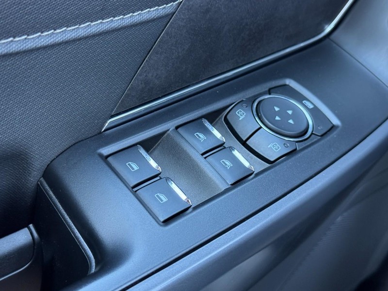 Ford F-150 Vehicle Full-screen Gallery Image 22