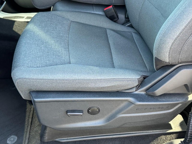 Ford F-150 Vehicle Full-screen Gallery Image 23